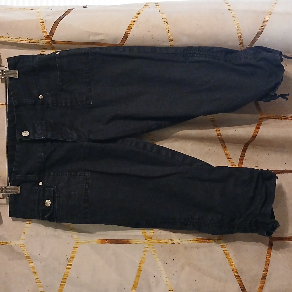 Younique woman's Capris 5